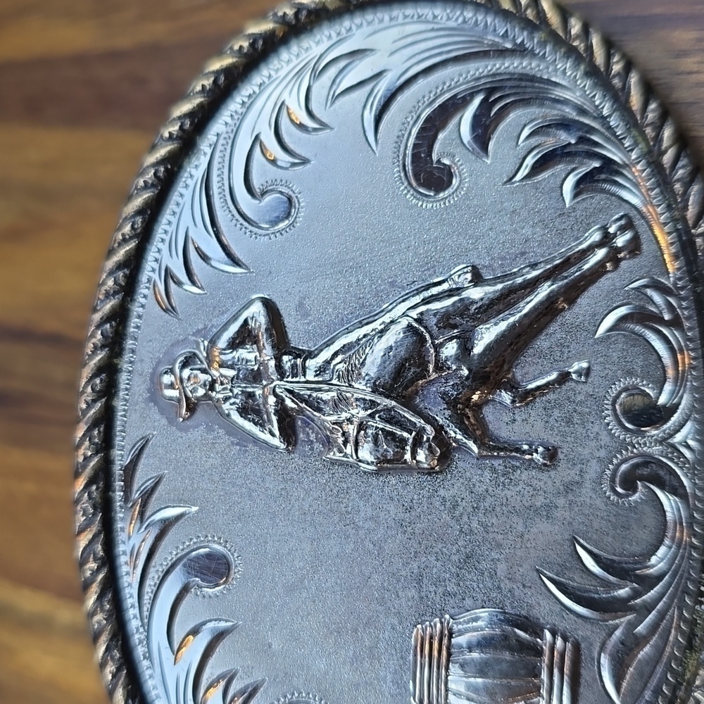 Horse bell racing bell buckle country style.. Great LOOKING BUCKLE Stand Out - Picture 2 of 6
